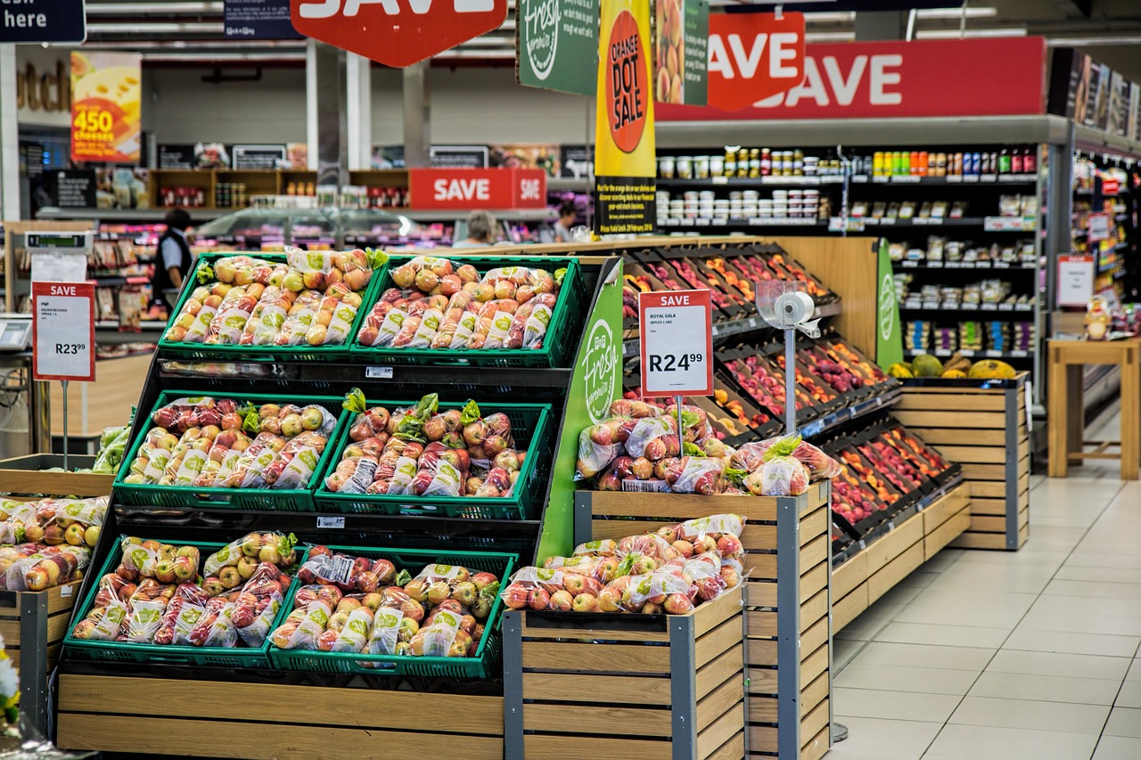 Een Belgisch gezin doet boodschappen in de supermarkt